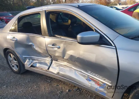 2003 Honda Accord 2.4 Ex z USA, uszkodzony, nr VIN 1HGCM55643A093214